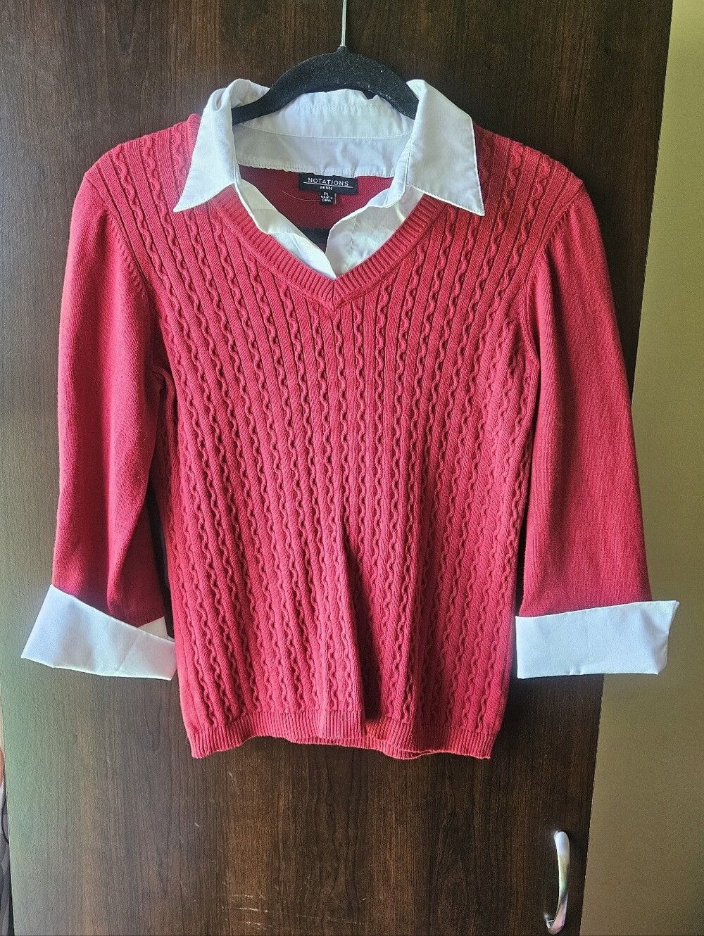 Notations Red Cable V-Neck Sweater With White Colar Size Large Petite